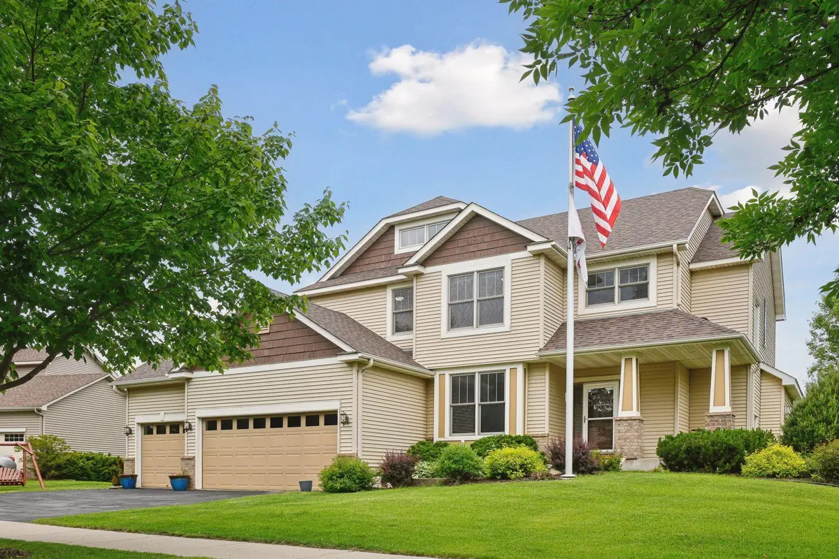 1408 Oakpointe DR, Waconia, MN 55387