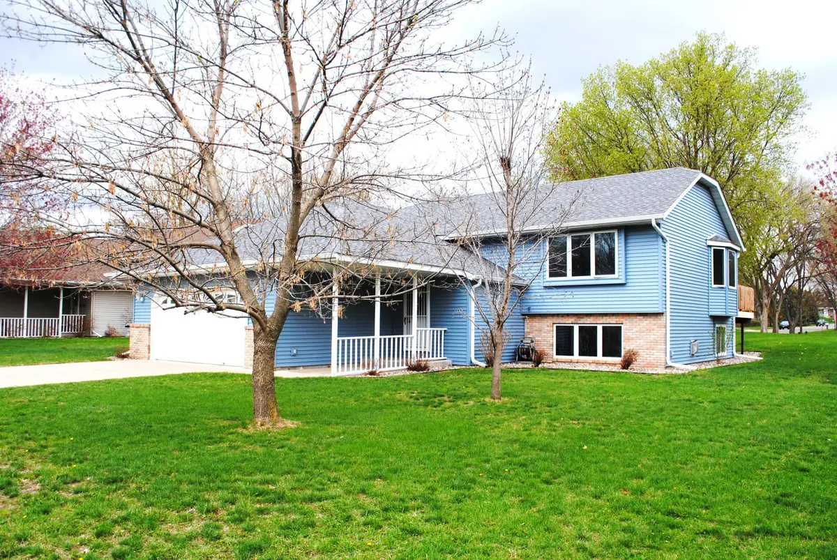321 Pleasant Ridge DR, Sauk Rapids, MN 56379