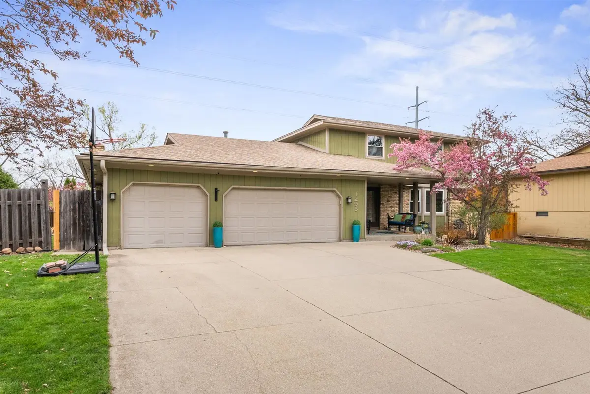 1295 Vildmark DR, Eagan, MN 55123