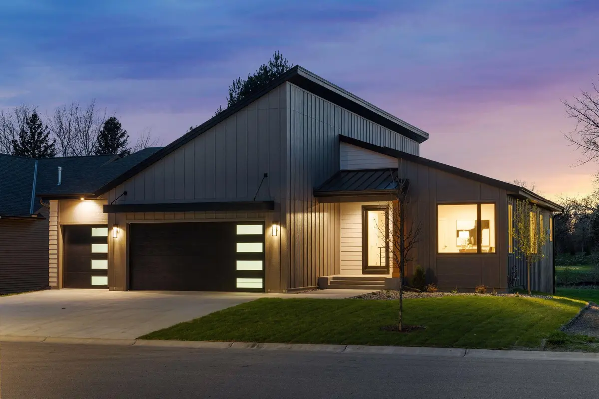 1952 Campfire DR E, Waconia, MN 55387