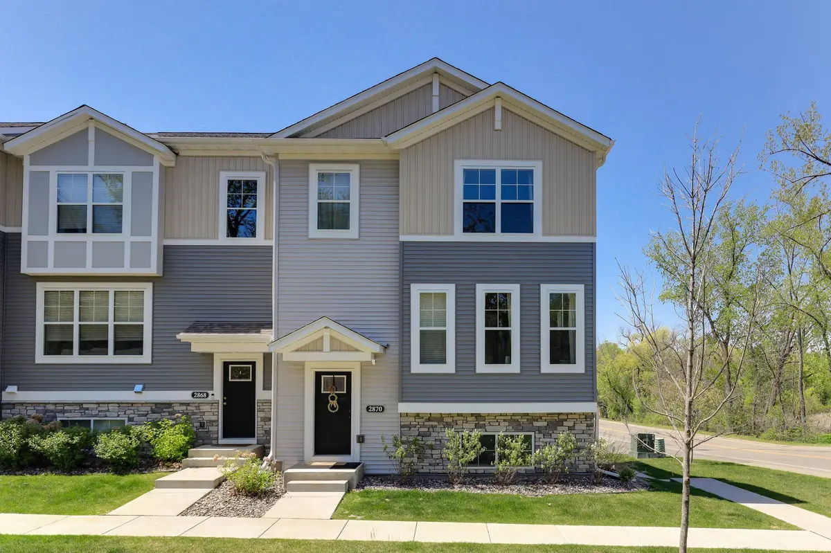 2870 Lexington PL N, Roseville, MN 55113