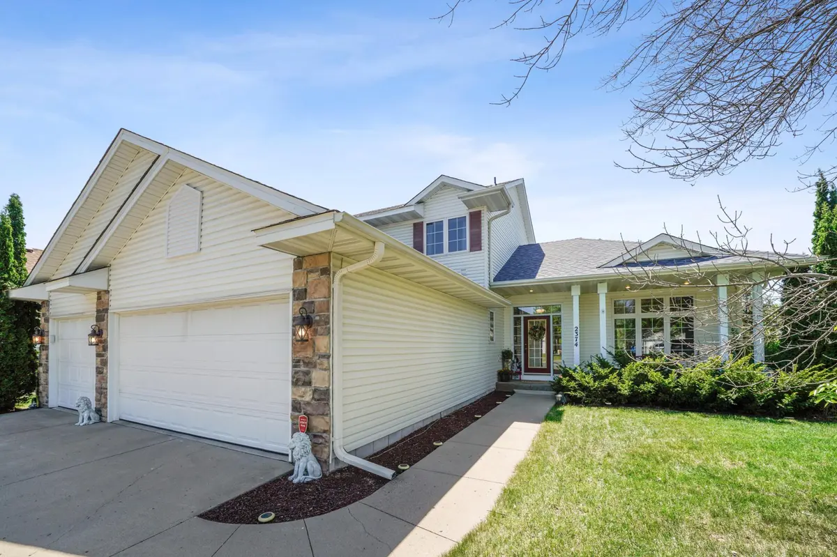 2374 Thrush ST, Shakopee, MN 55379