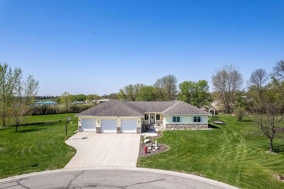 204 Meadow CIR, Ashby, MN 56309