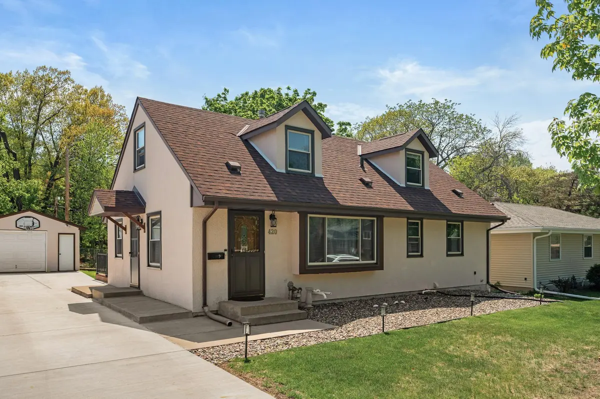 420 Ruby DR, West Saint Paul, MN 55118