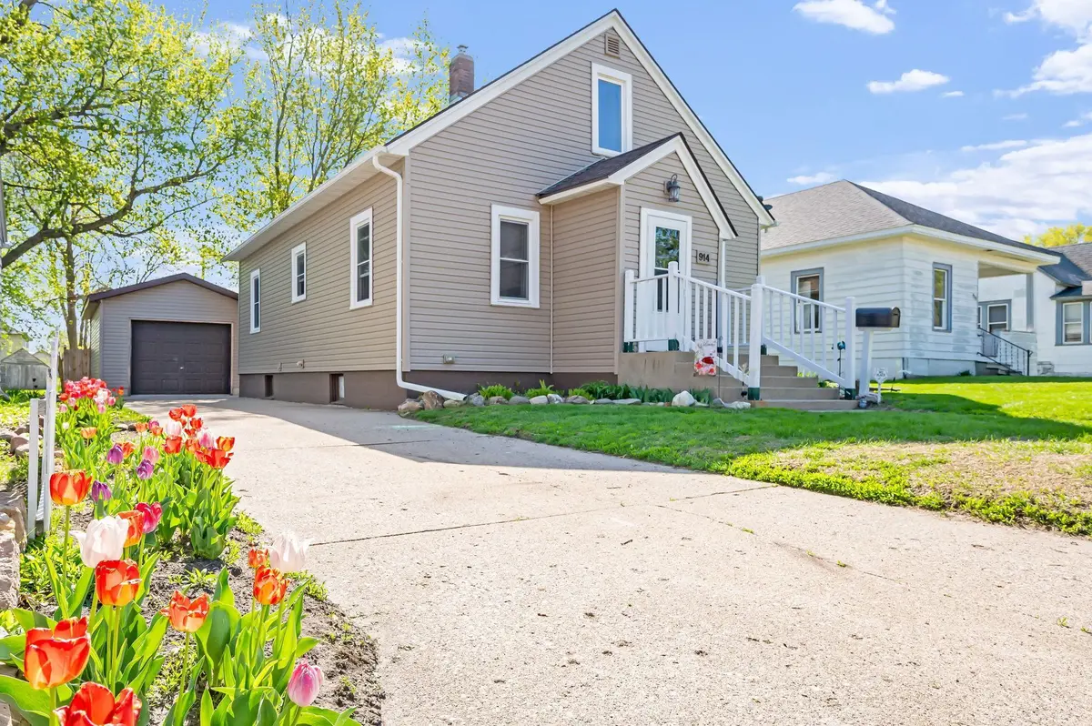 914 N North AVE, Fairmont, MN 56031