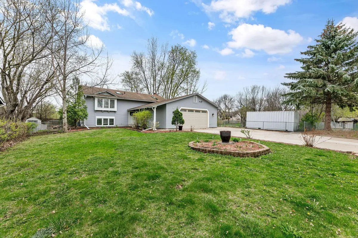 4253 W 140th ST, Savage, MN 55378