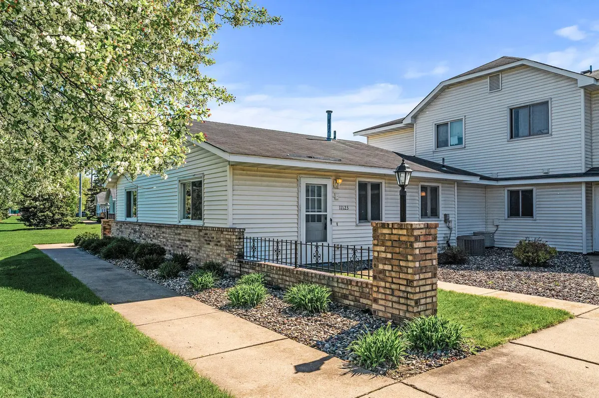 11123 Drake ST NW, Coon Rapids, MN 55433