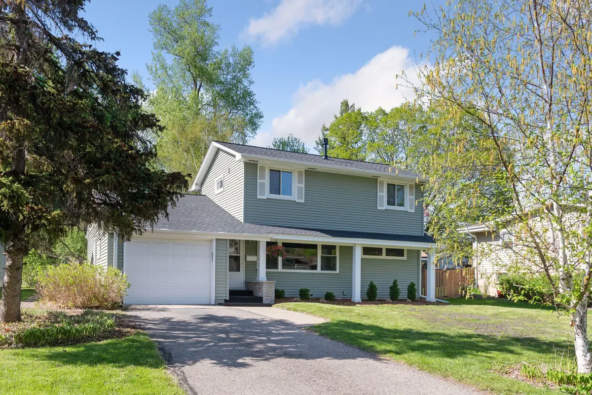 550 Wheeler DR, Excelsior, MN 55331