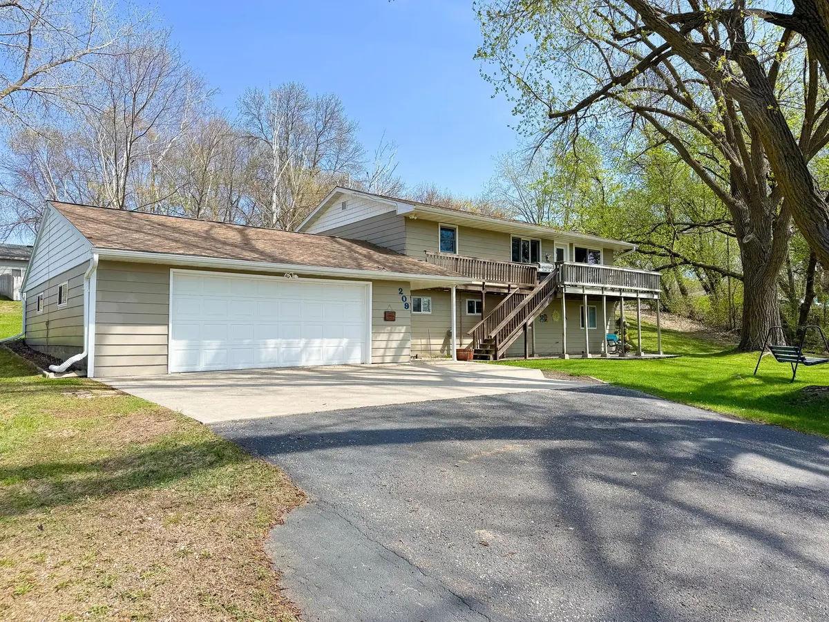 209 2nd ST NE, Pelican Rapids, MN 56572