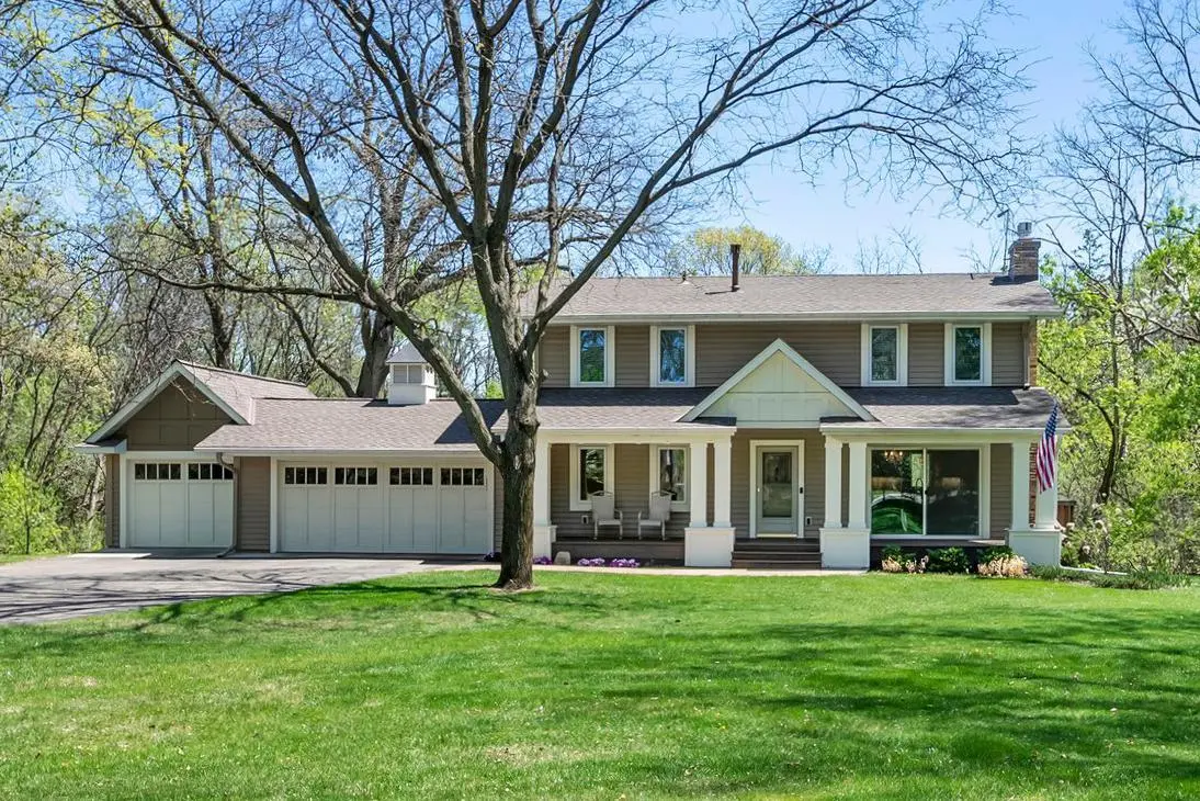 12713 Twelve Oaks DR, Minnetonka, MN 55305