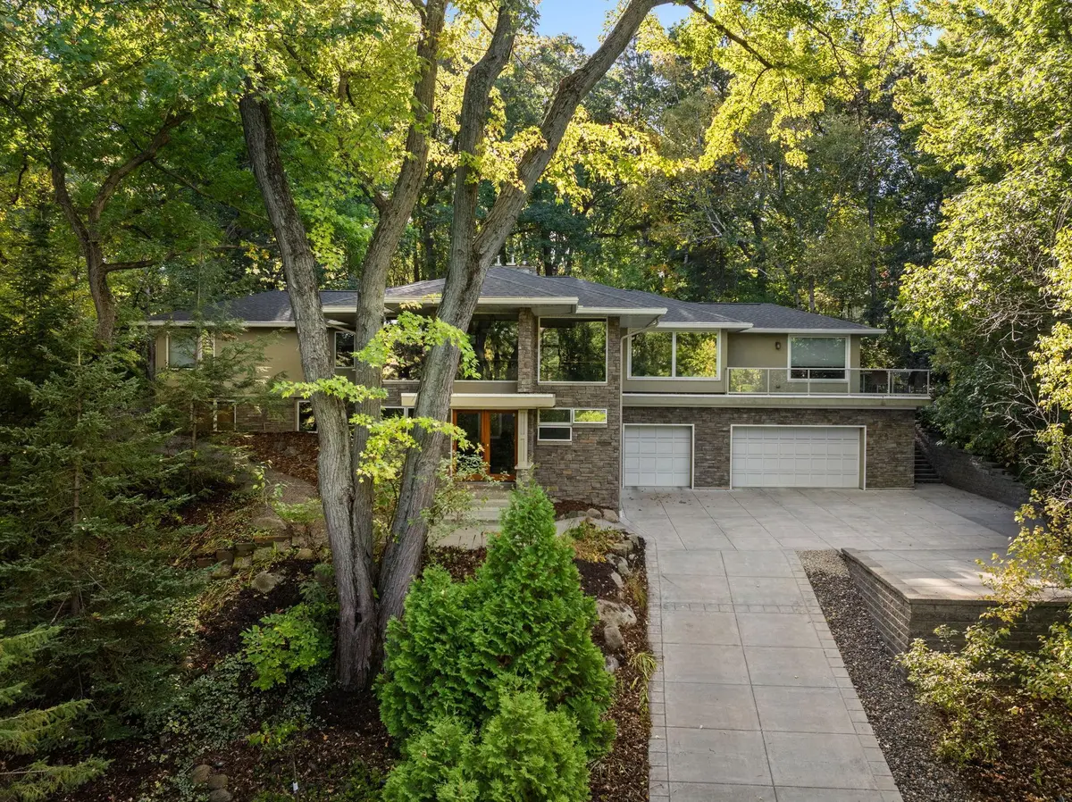 2200 Black Oak DR, Minnetonka, MN 55305