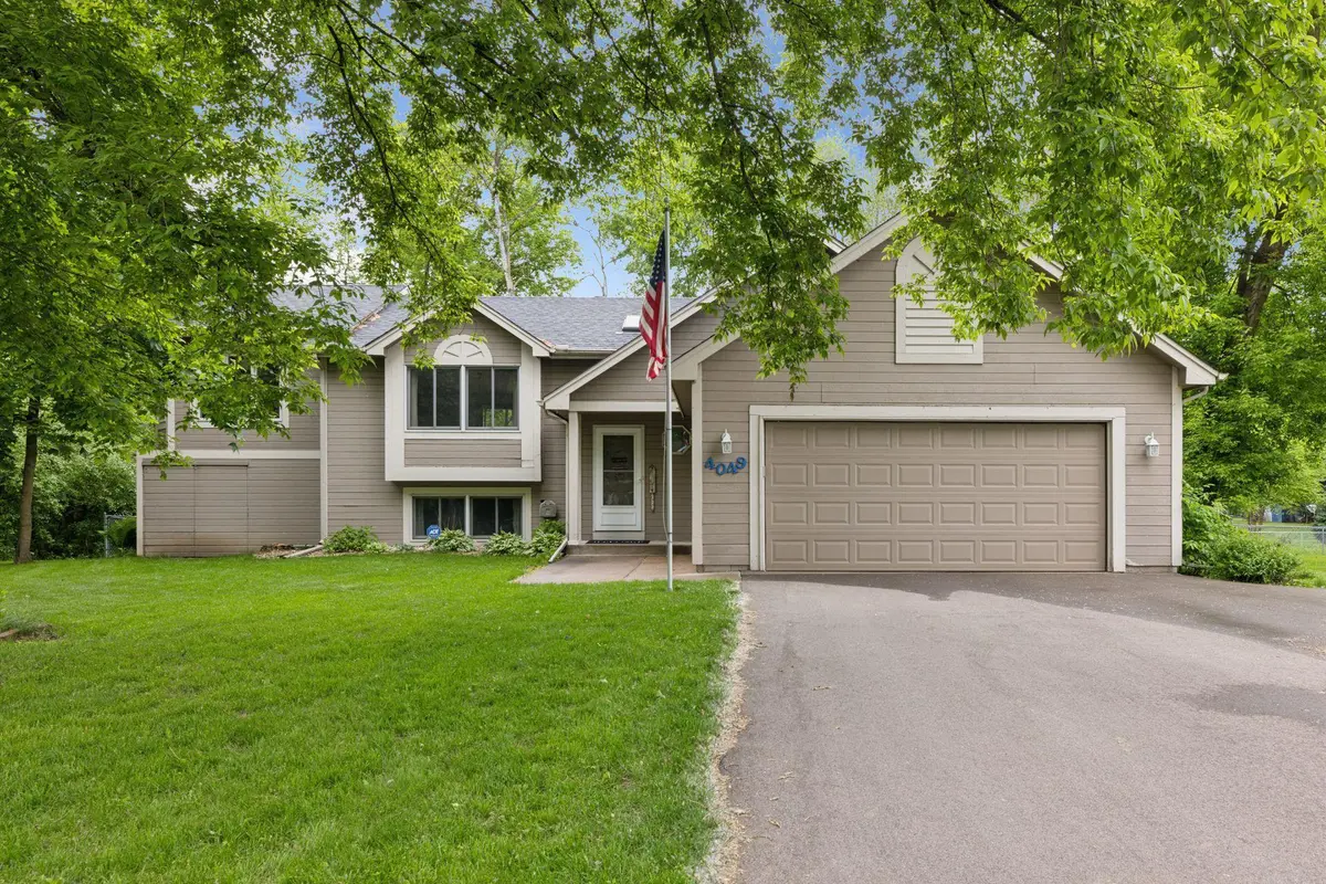 4049 Stockdale DR, Vadnais Heights, MN 55127
