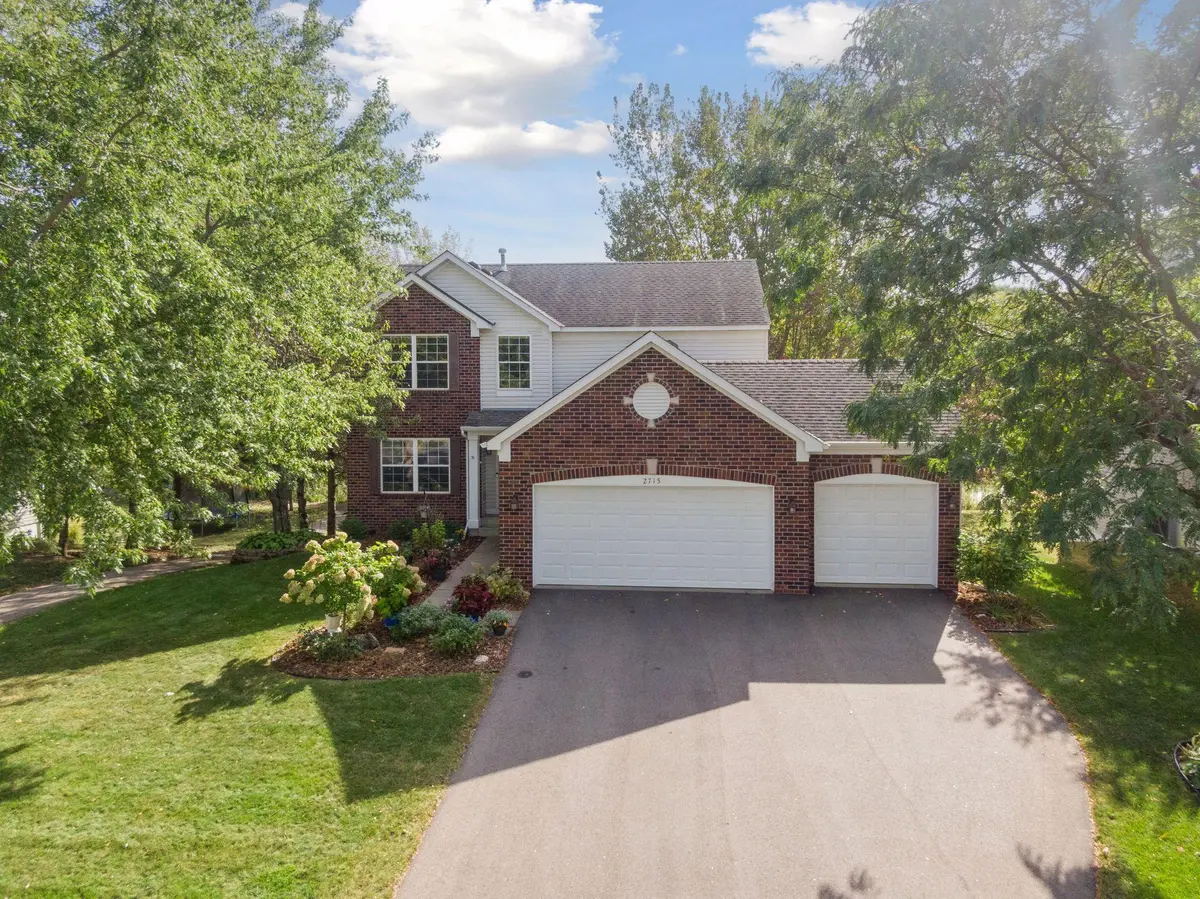 2715 Autumn Woods DR, Chaska, MN 55318