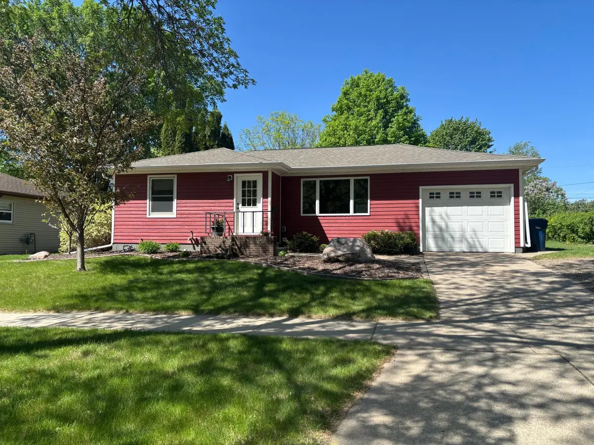 905 N Broadway, Fergus Falls, MN 56537