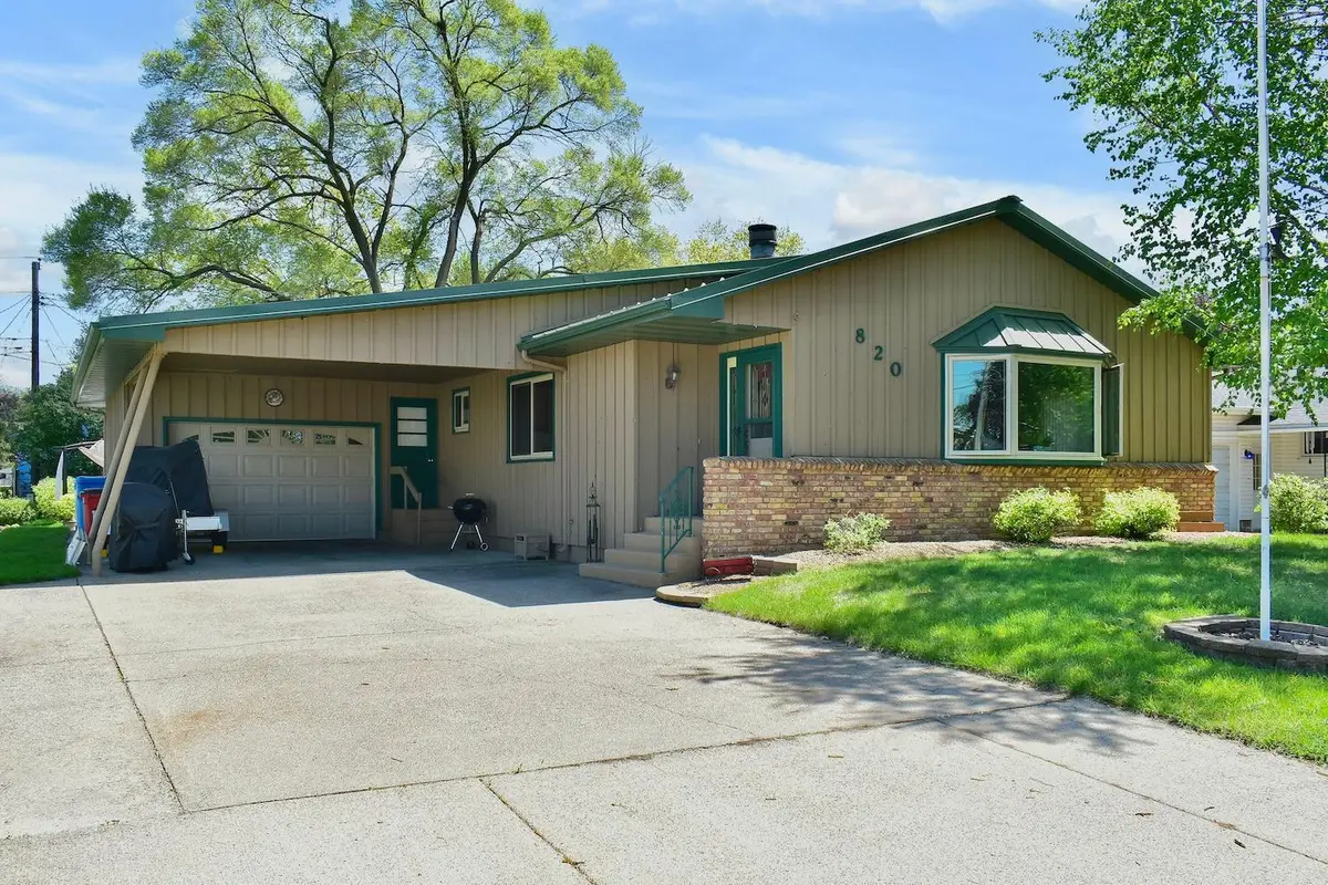 820 49th AVE, Goodview, MN 55987