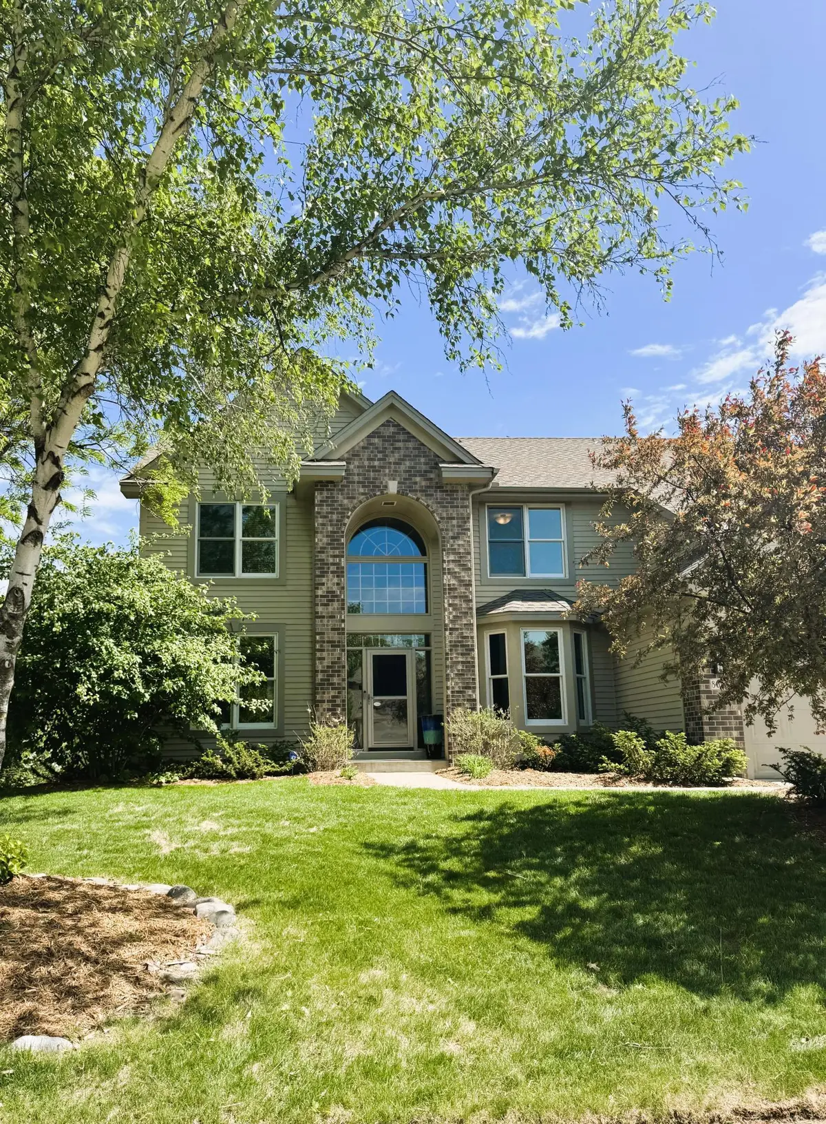 8043 Spruce TRL, Eden Prairie, MN 55347