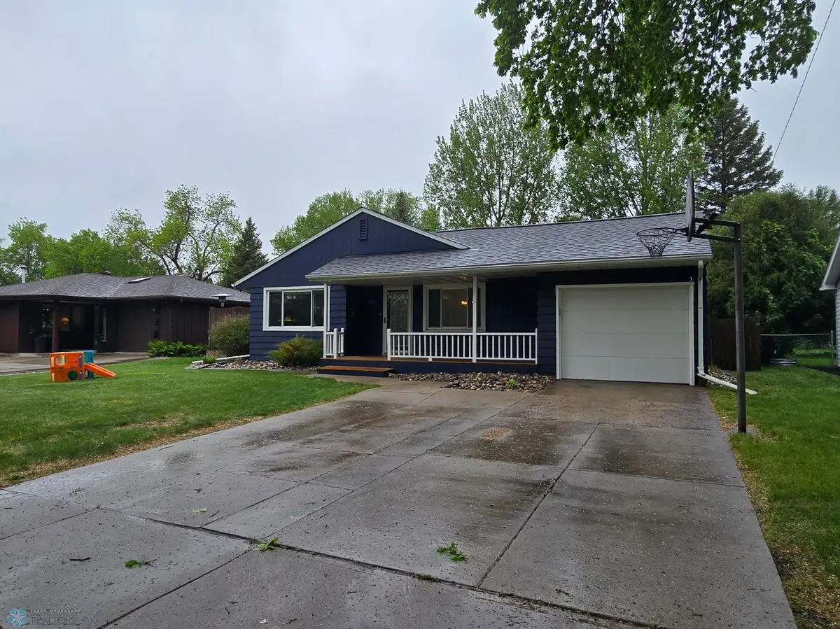 2105 7th ST S, Moorhead, MN 56560