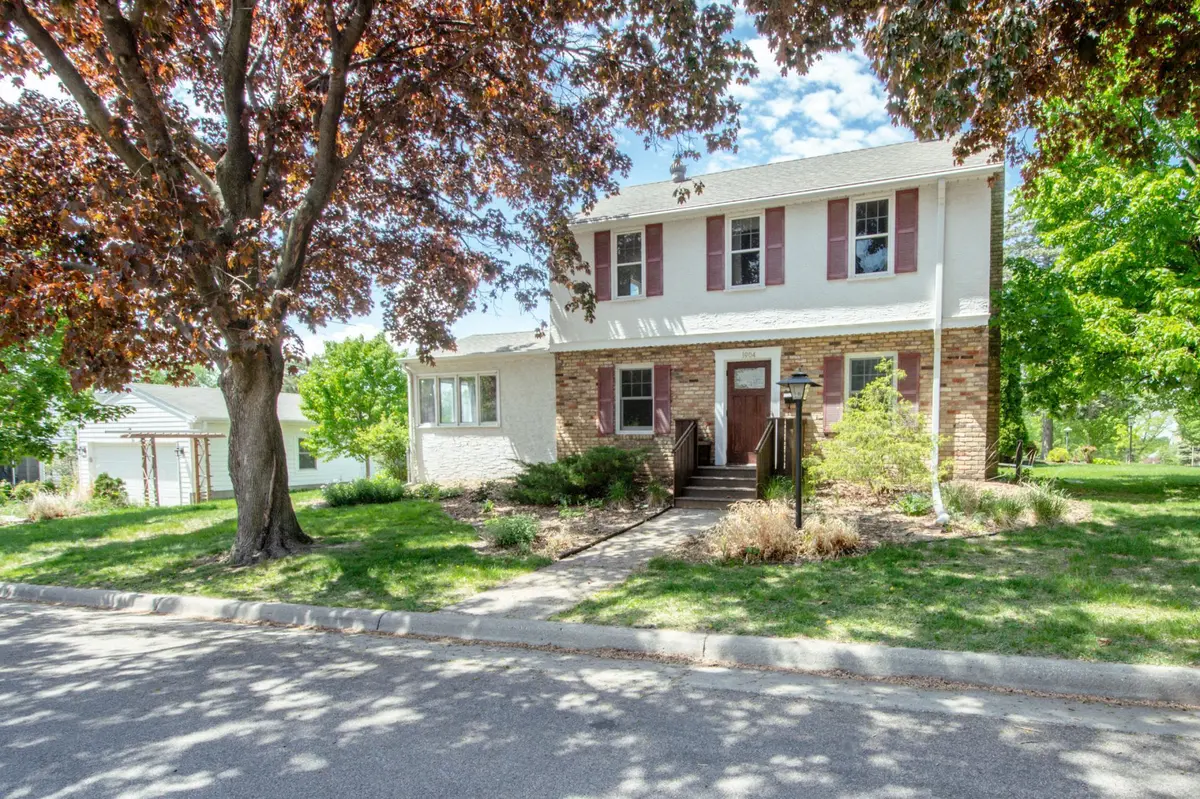 1904 Saunders AVE, Saint Paul, MN 55116