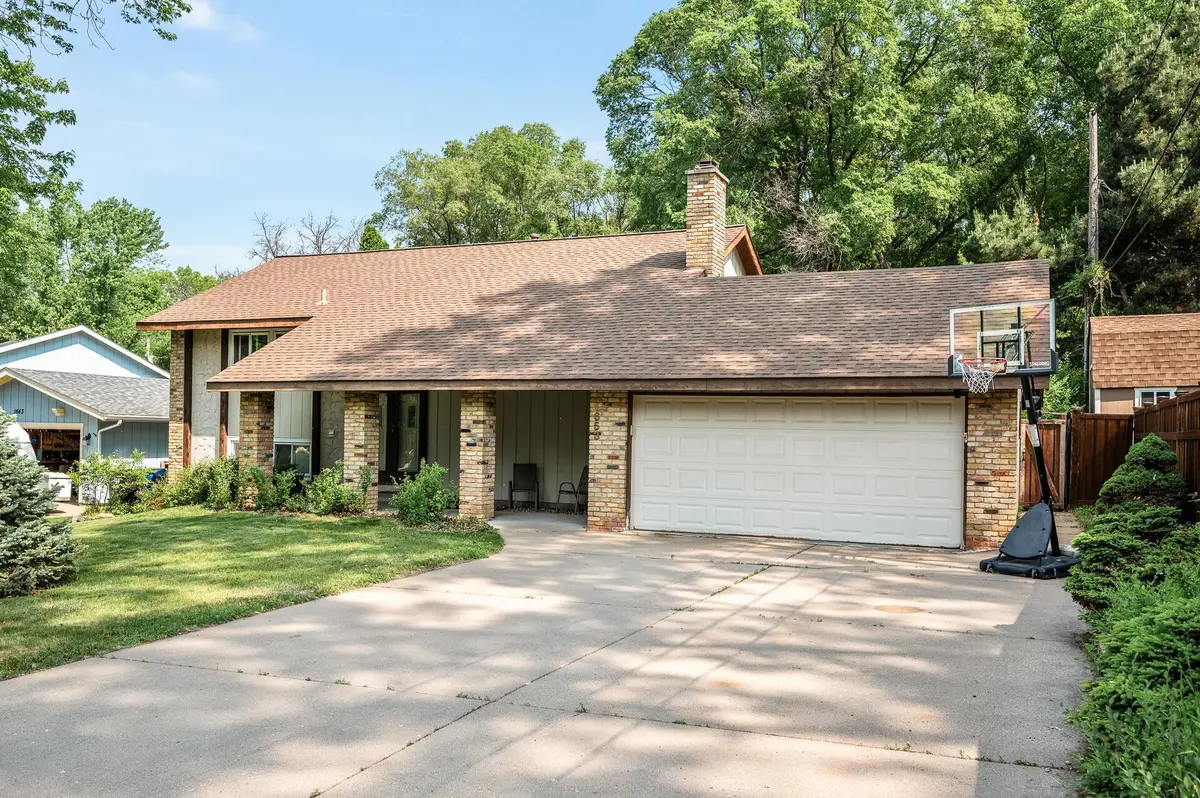 1653 Briardale RD NE, Fridley, MN 55432