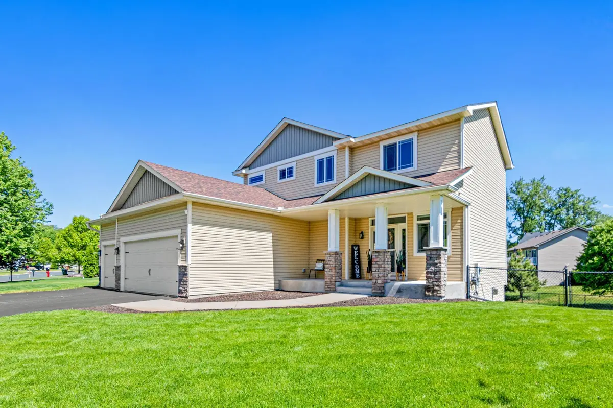 889 Kelly ST, Circle Pines, MN 55014