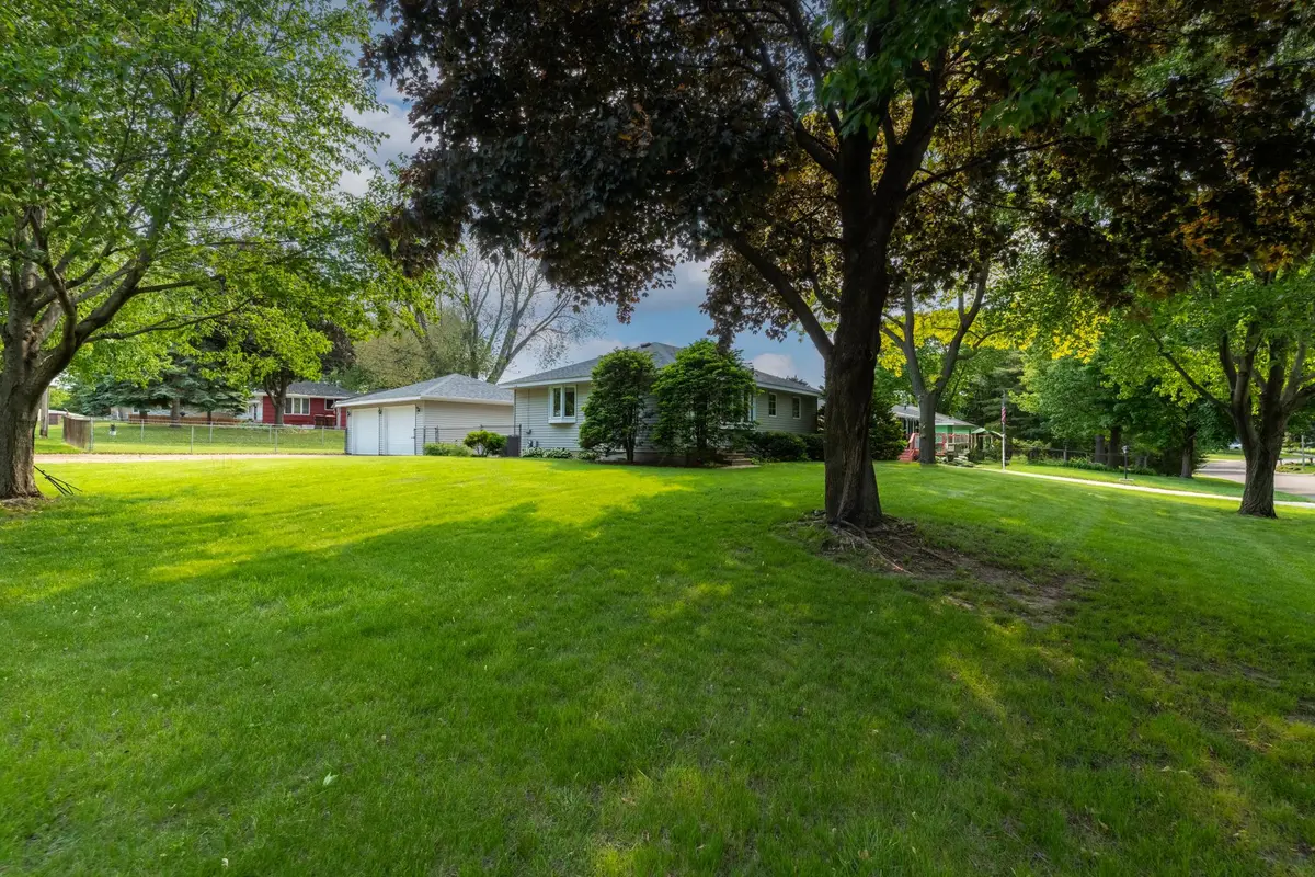 6943 Upper 5th ST N, Oakdale, MN 55128