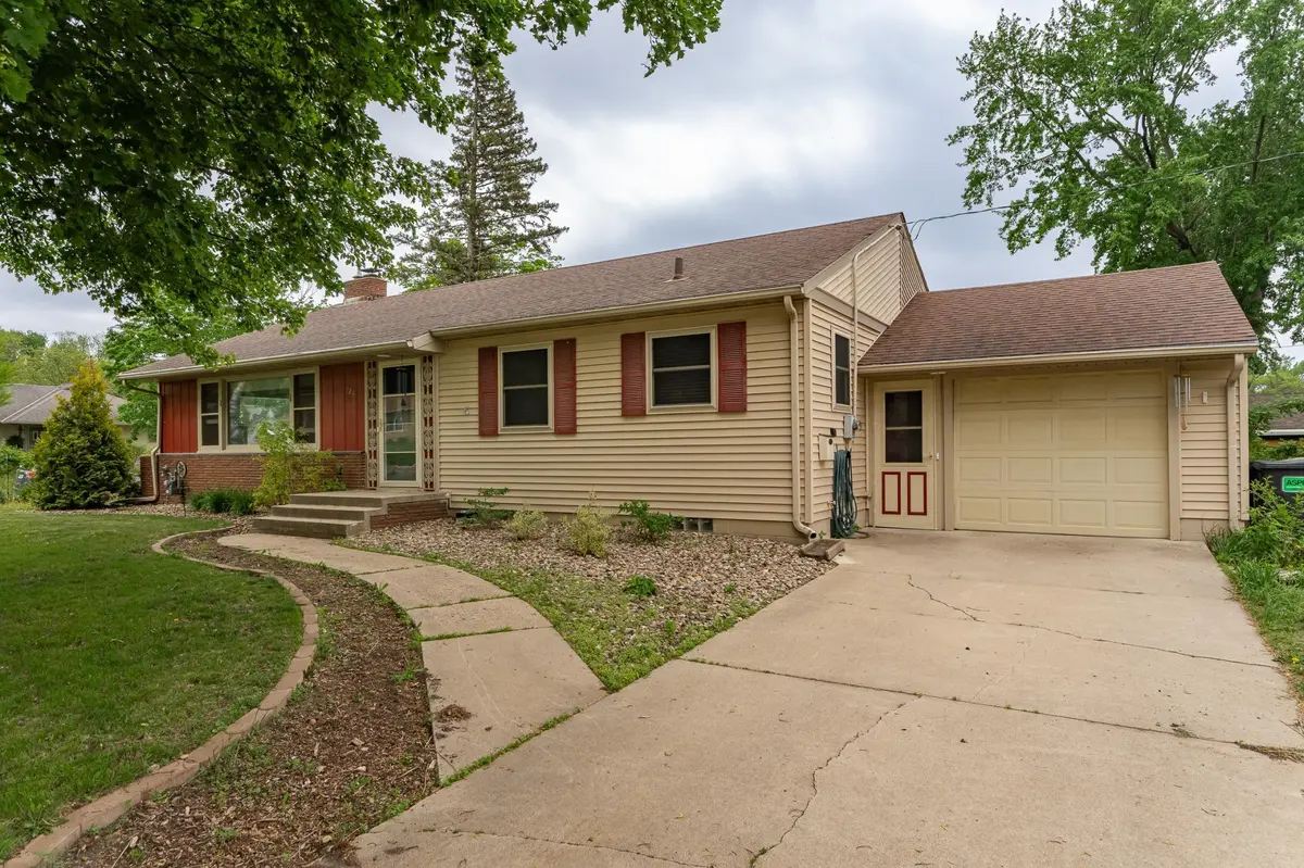 724 16th ST NE, Rochester, MN 55906