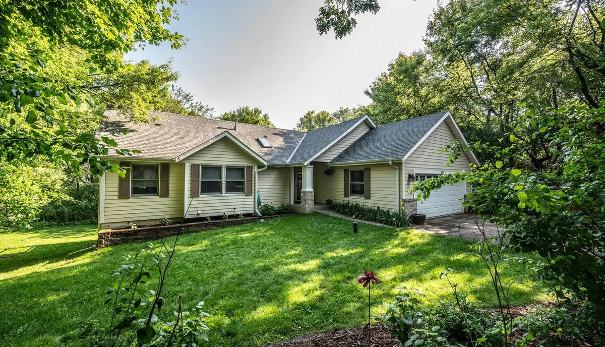 2211 Douglynn LN, Saint Paul, MN 55119