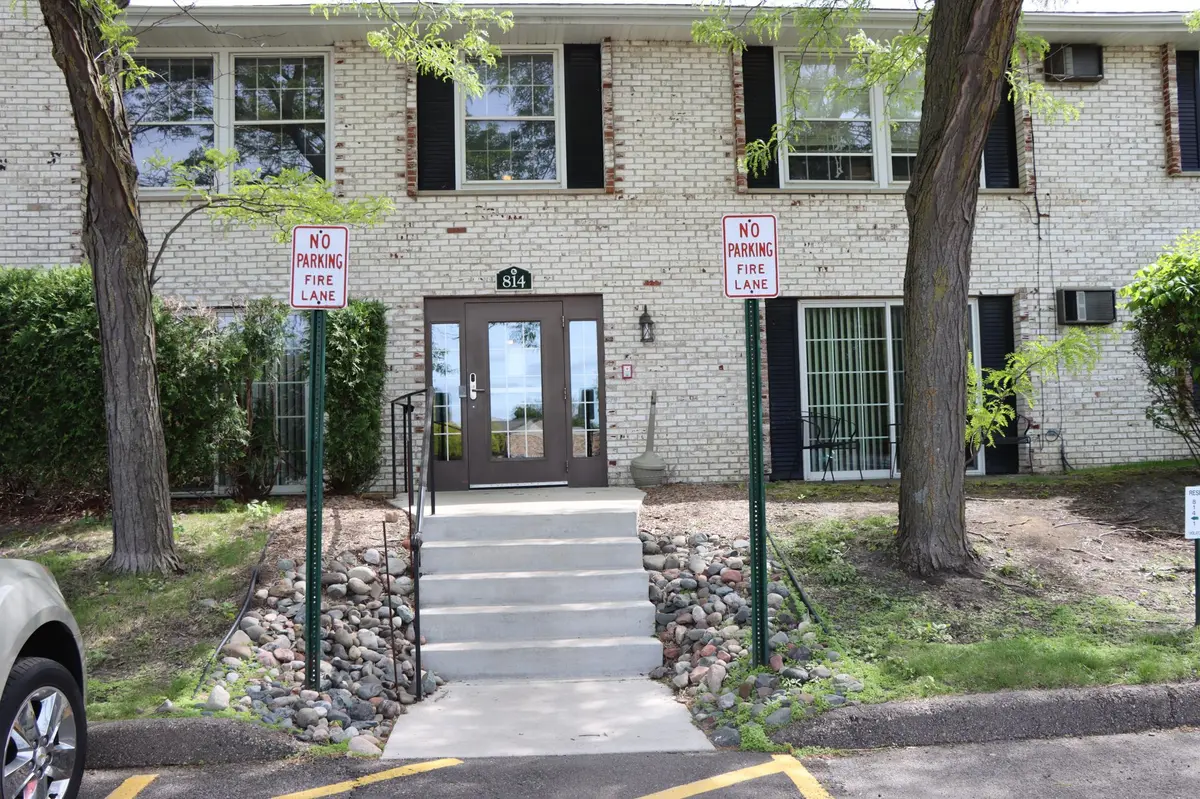 814 Old Settlers TRL #6, Hopkins, MN 55343