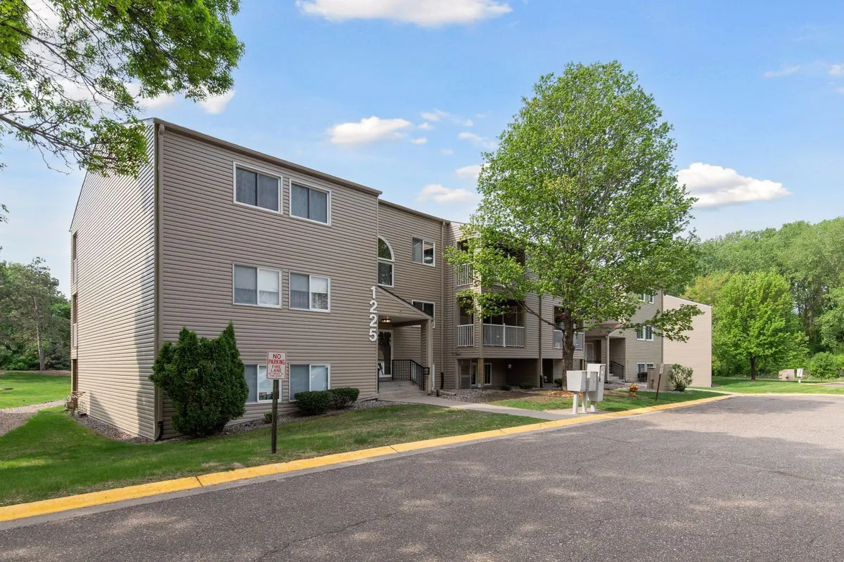 1225 Ferndale ST N #B16, Maplewood, MN 55119
