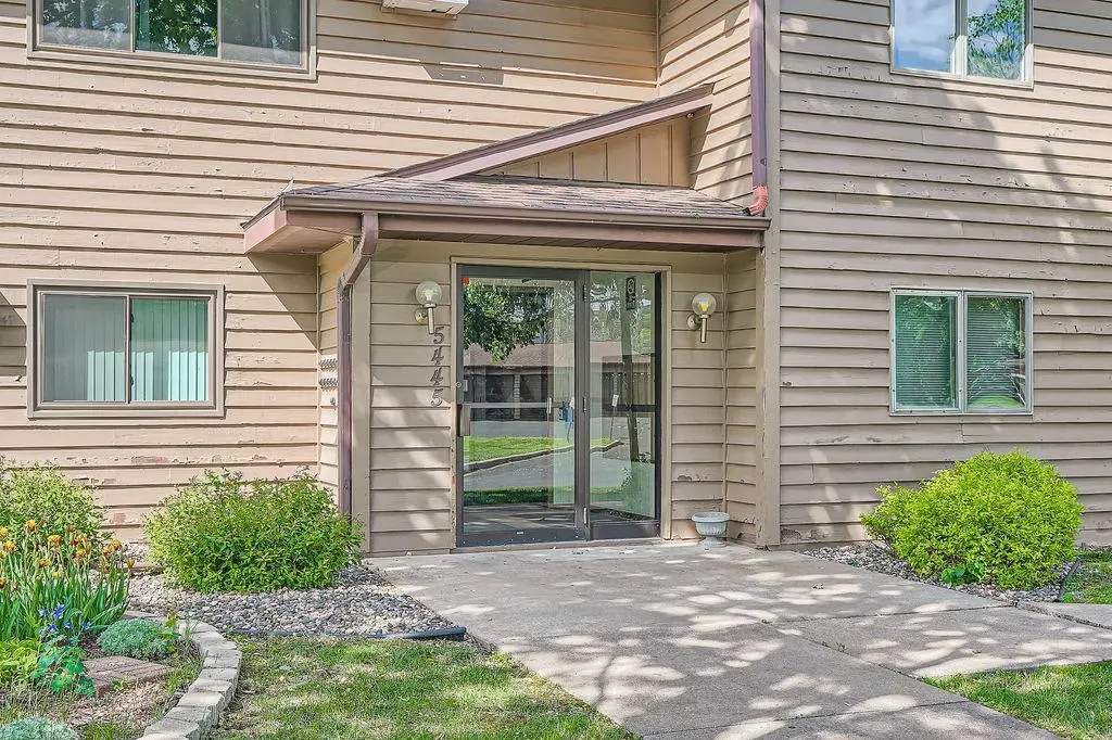 5445 Babcock TRL #N201, Inver Grove Heights, MN 55077