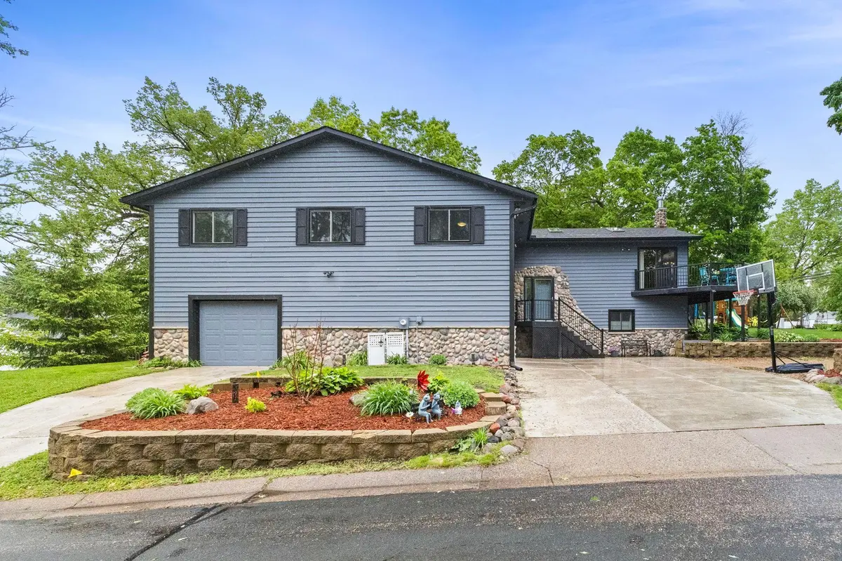 1680 Bluebird LN, Mound, MN 55364