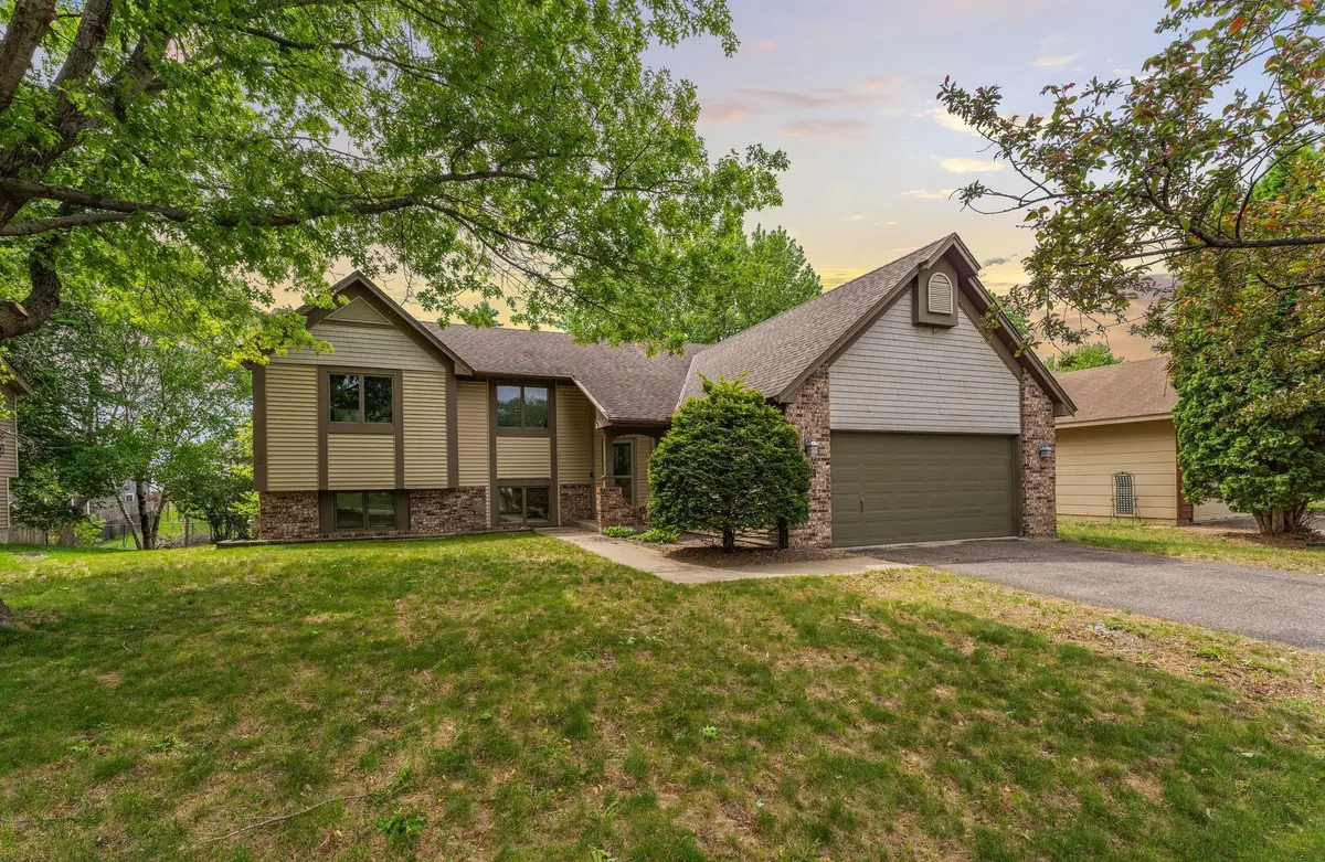 7150 Upper 157th ST W, Apple Valley, MN 55124