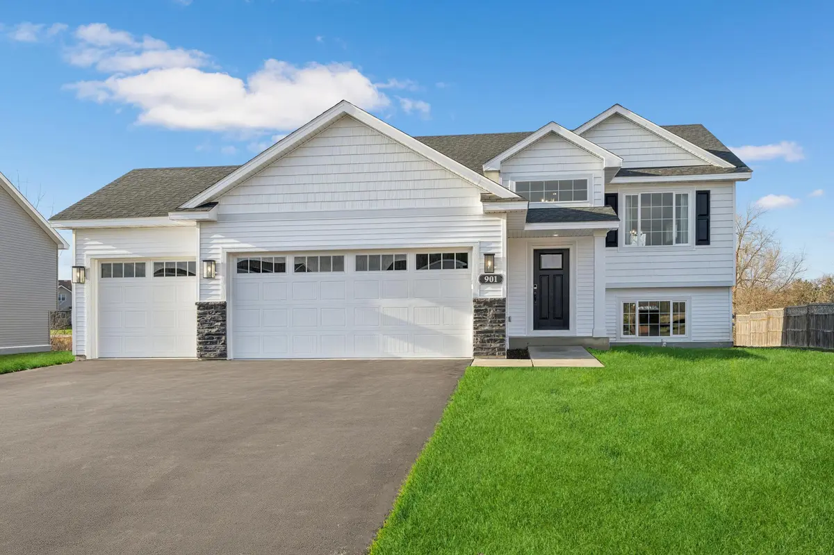 676 Blackbird CIR W, Delano, MN 55328