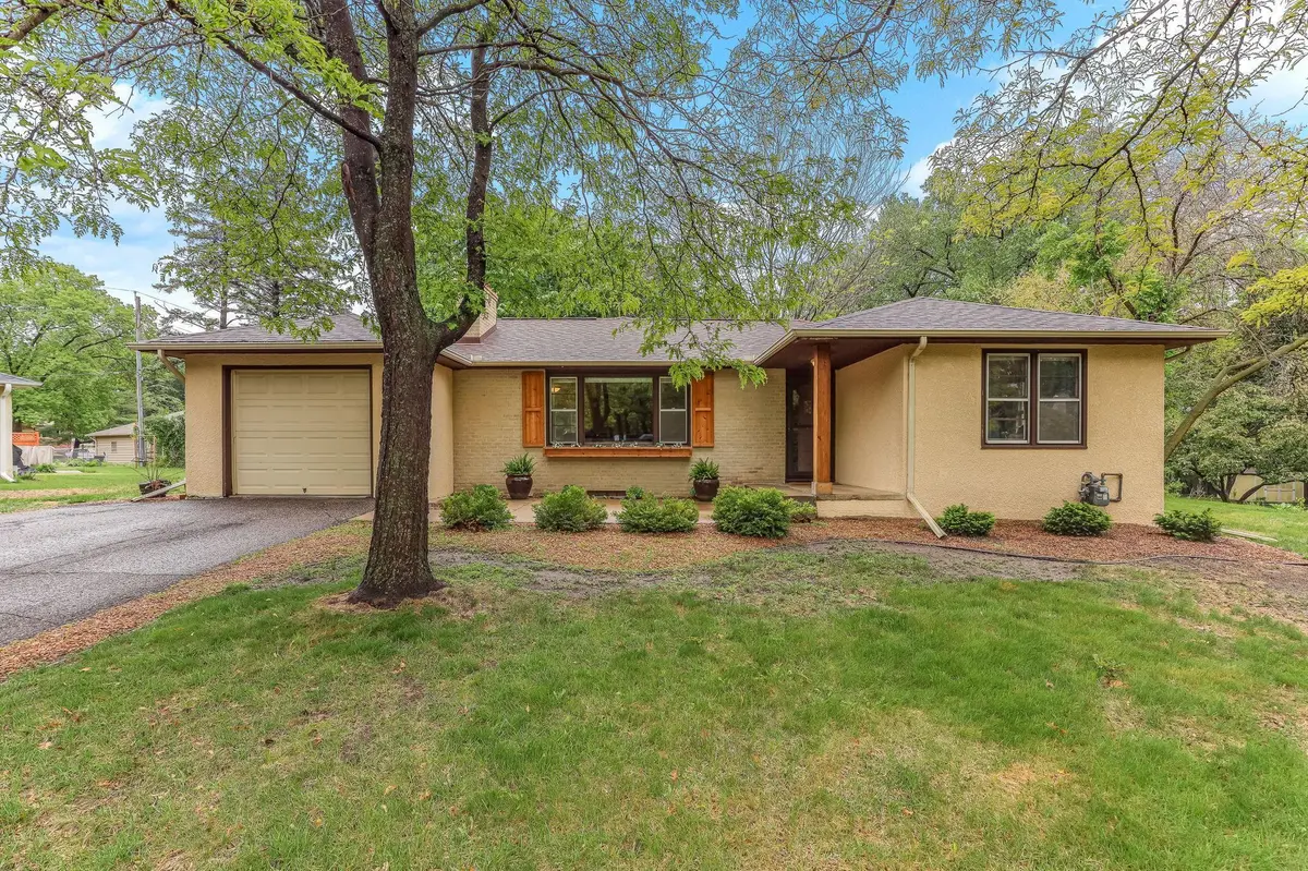 5725 Golden Valley RD, Golden Valley, MN 55422