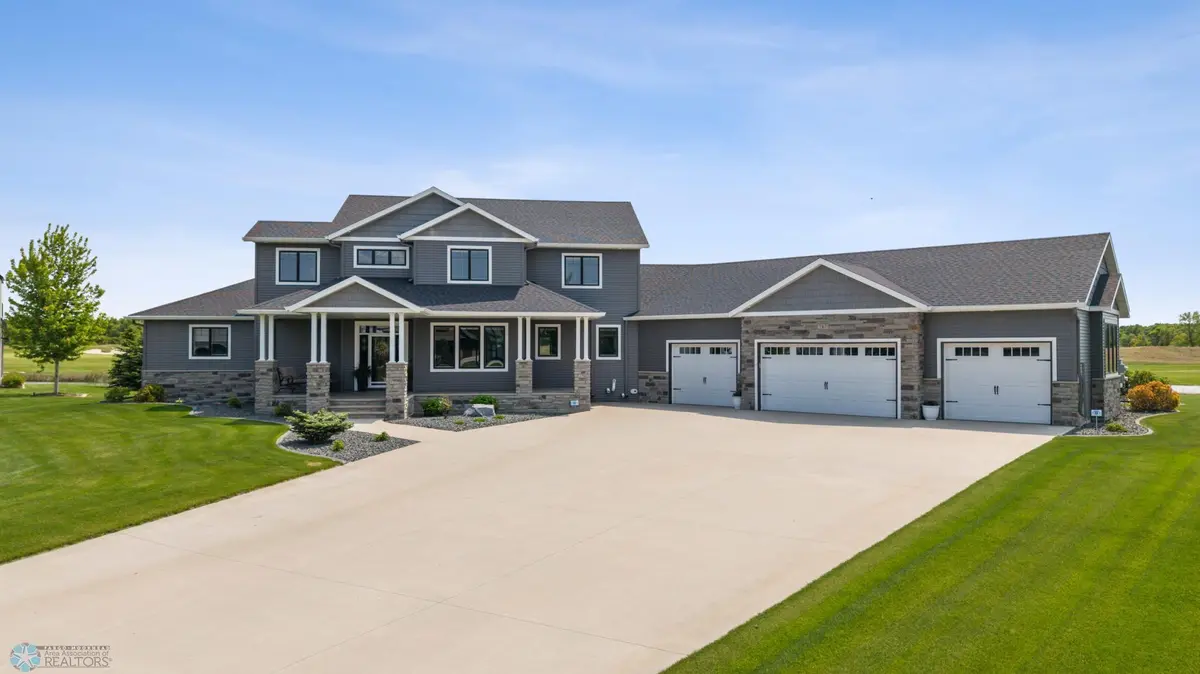 787 Riverbend RD, Oxbow, ND 58047