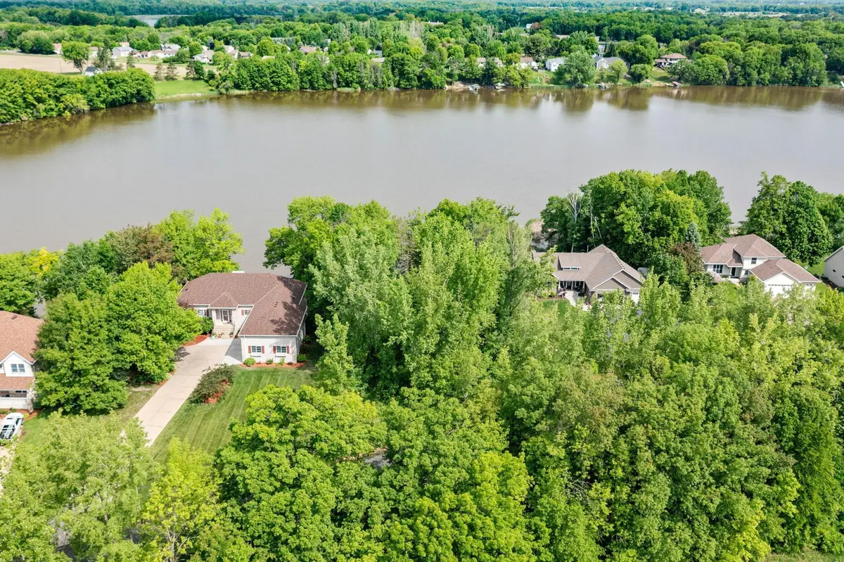 11200 Lake Point DR, Chisago City, MN 55013