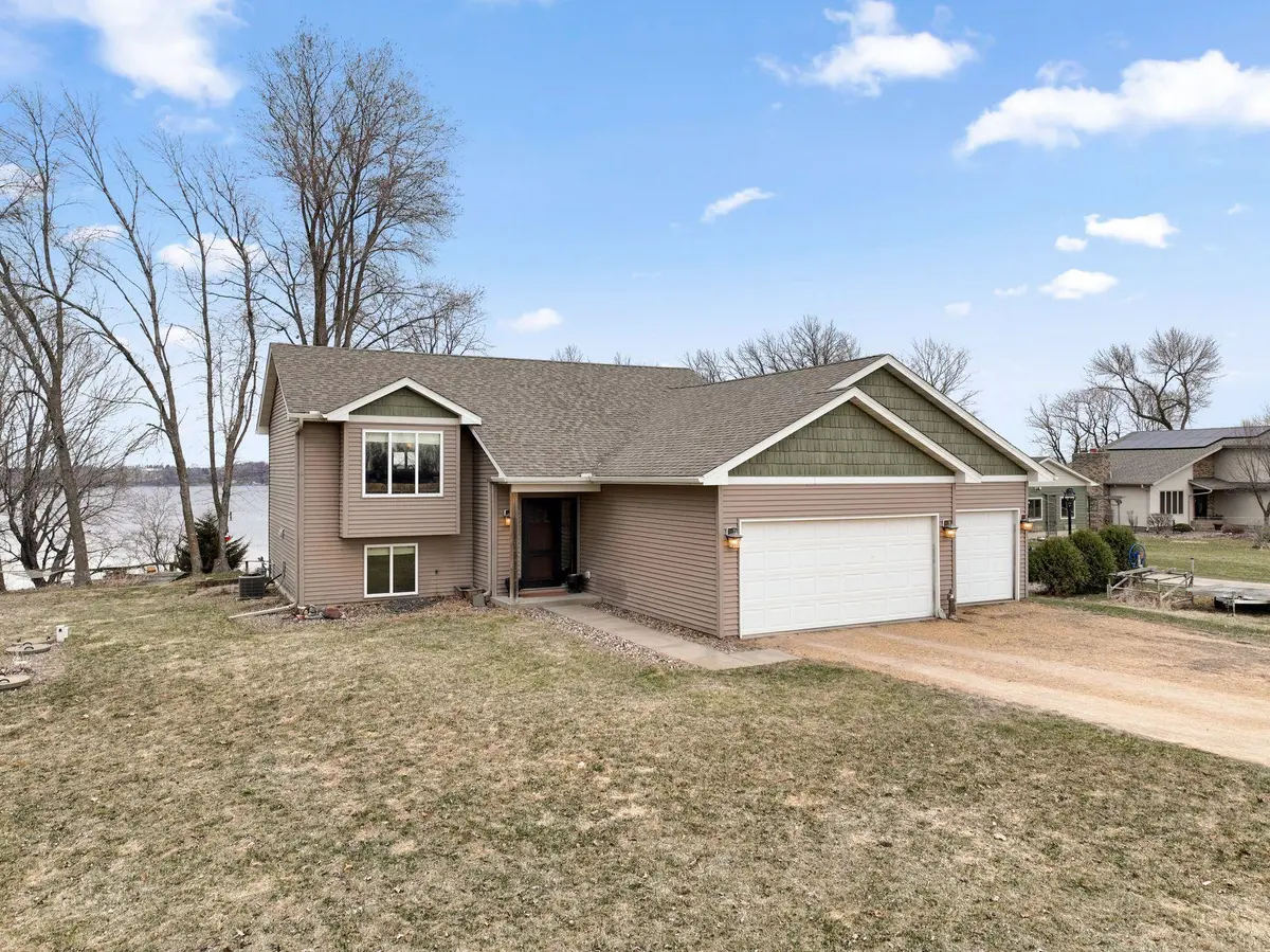 6905 Garfield TRL, Faribault, MN 55021