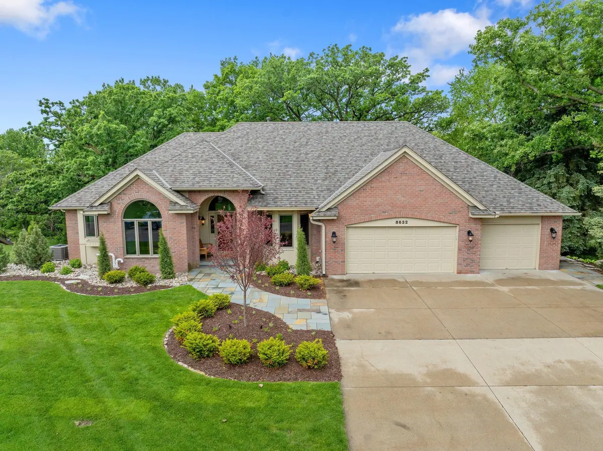 8632 Ridge Ponds DR, Victoria, MN 55386