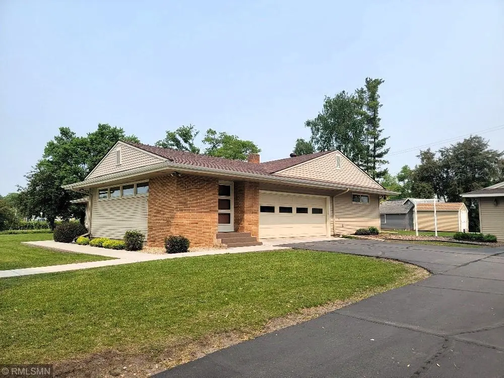 109 Jackson ST W, Eagle Bend, MN 56446