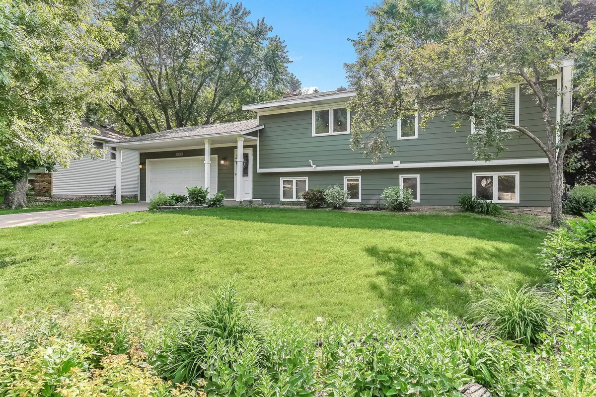 8563 72nd ST S, Cottage Grove, MN 55016
