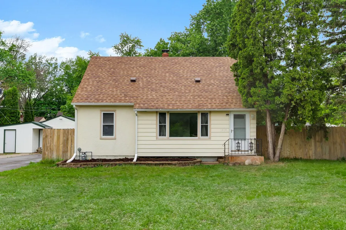1915 Hazelwood ST, Maplewood, MN 55109