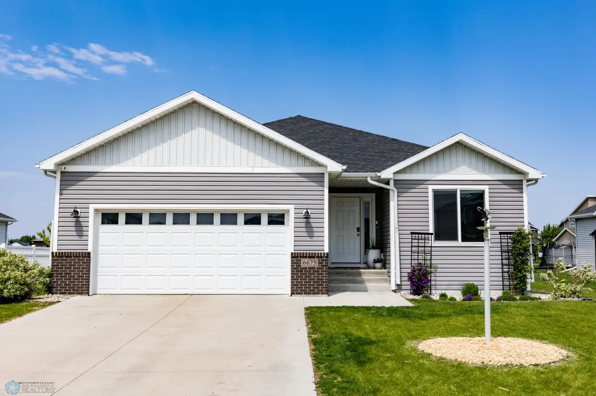 6675 57th AVE S, Fargo, ND 58104