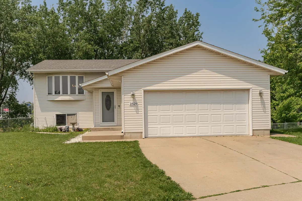 2529 50th ST NW, Rochester, MN 55901