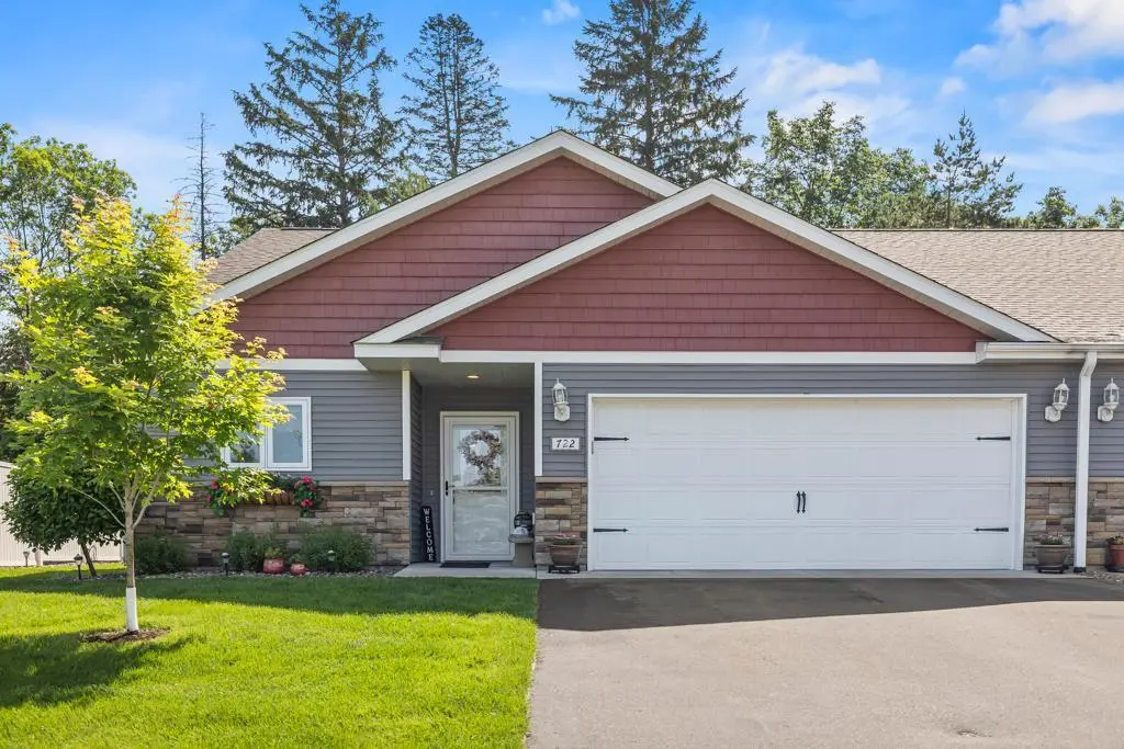 722 Hilltop DR, Taylors Falls, MN 55084