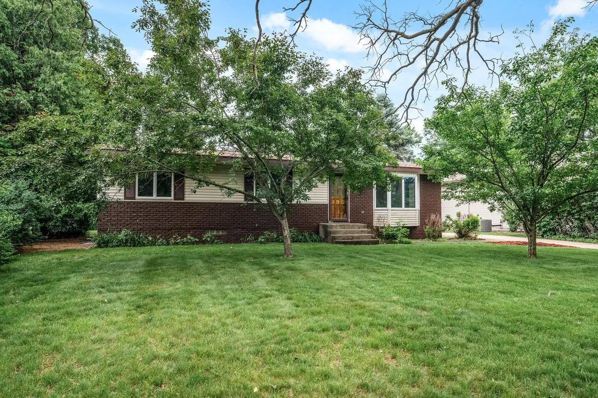 436 Tanglewood DR, Shoreview, MN 55126