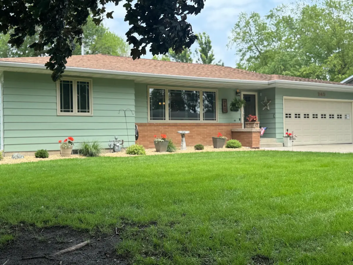 240 15th ST SW, Owatonna, MN 55060