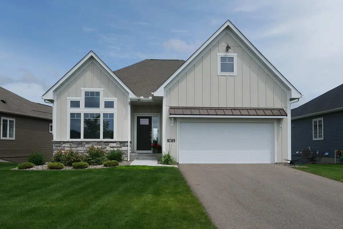 1872 Oakpointe DR, Waconia, MN 55387