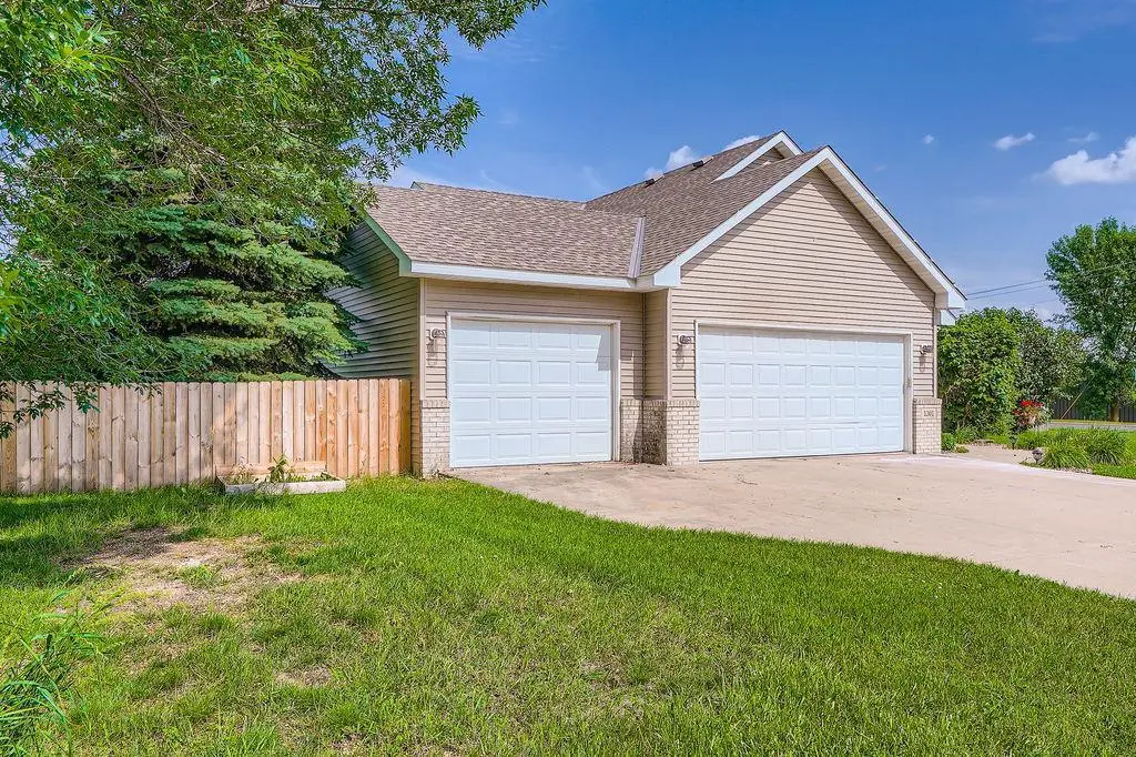1301 English AVE NW, New Prague, MN 56071