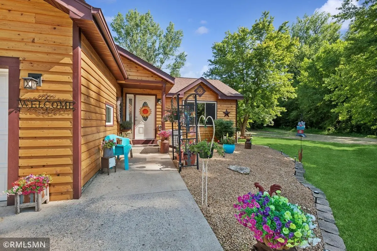6537 Spruce DR, Cannon Falls, MN 55009