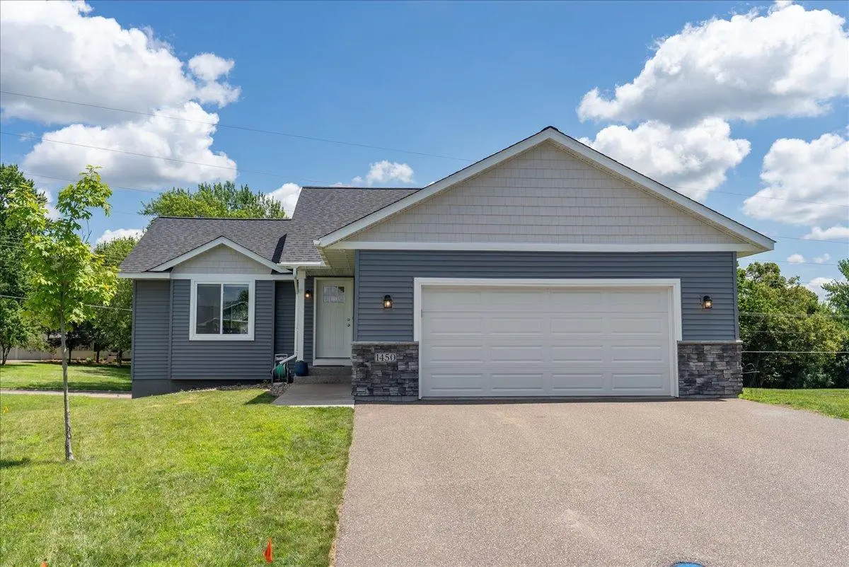 1450 Red Hawk CT, New Richmond, WI 54017